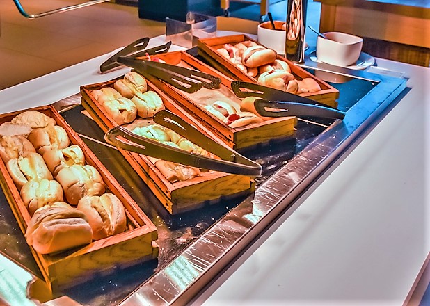 BA CLub lounge Gatwick review bacon rolls