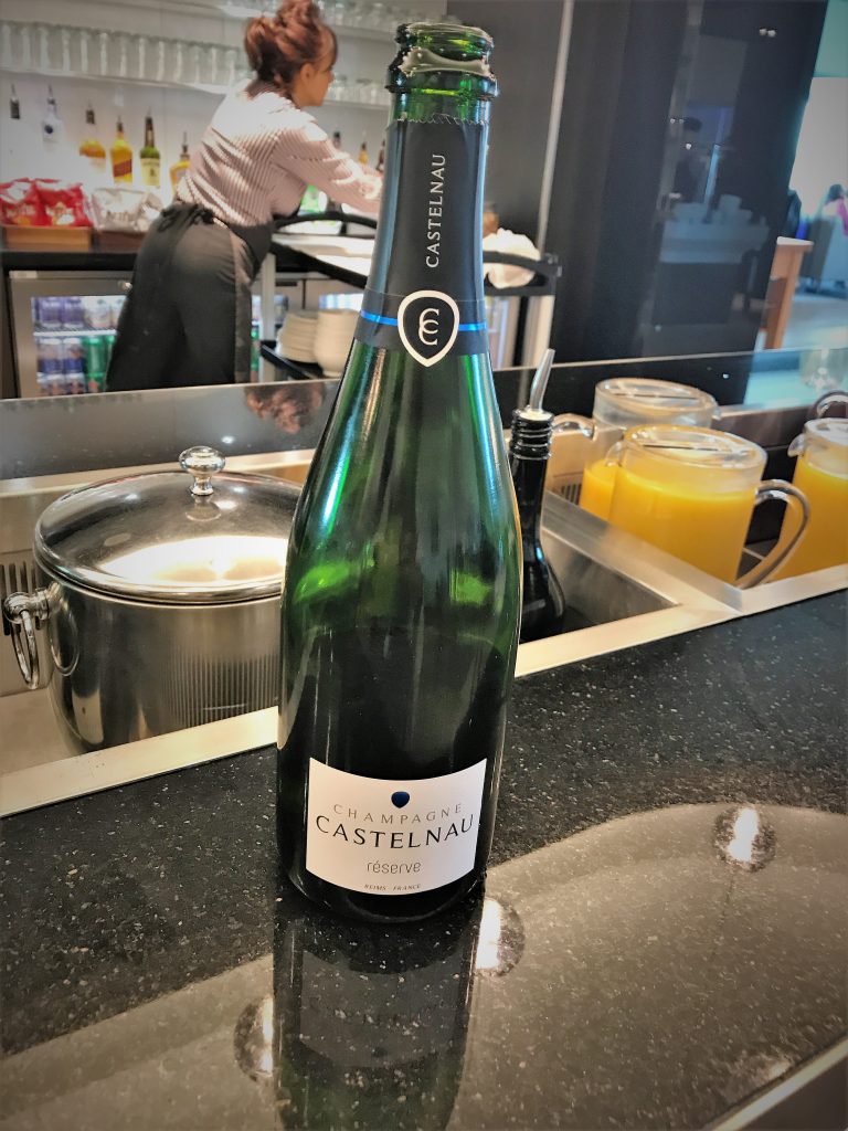 BA Gatwick lounge review champagne