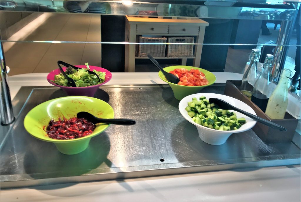 BA Gatwick lounge review salad bar