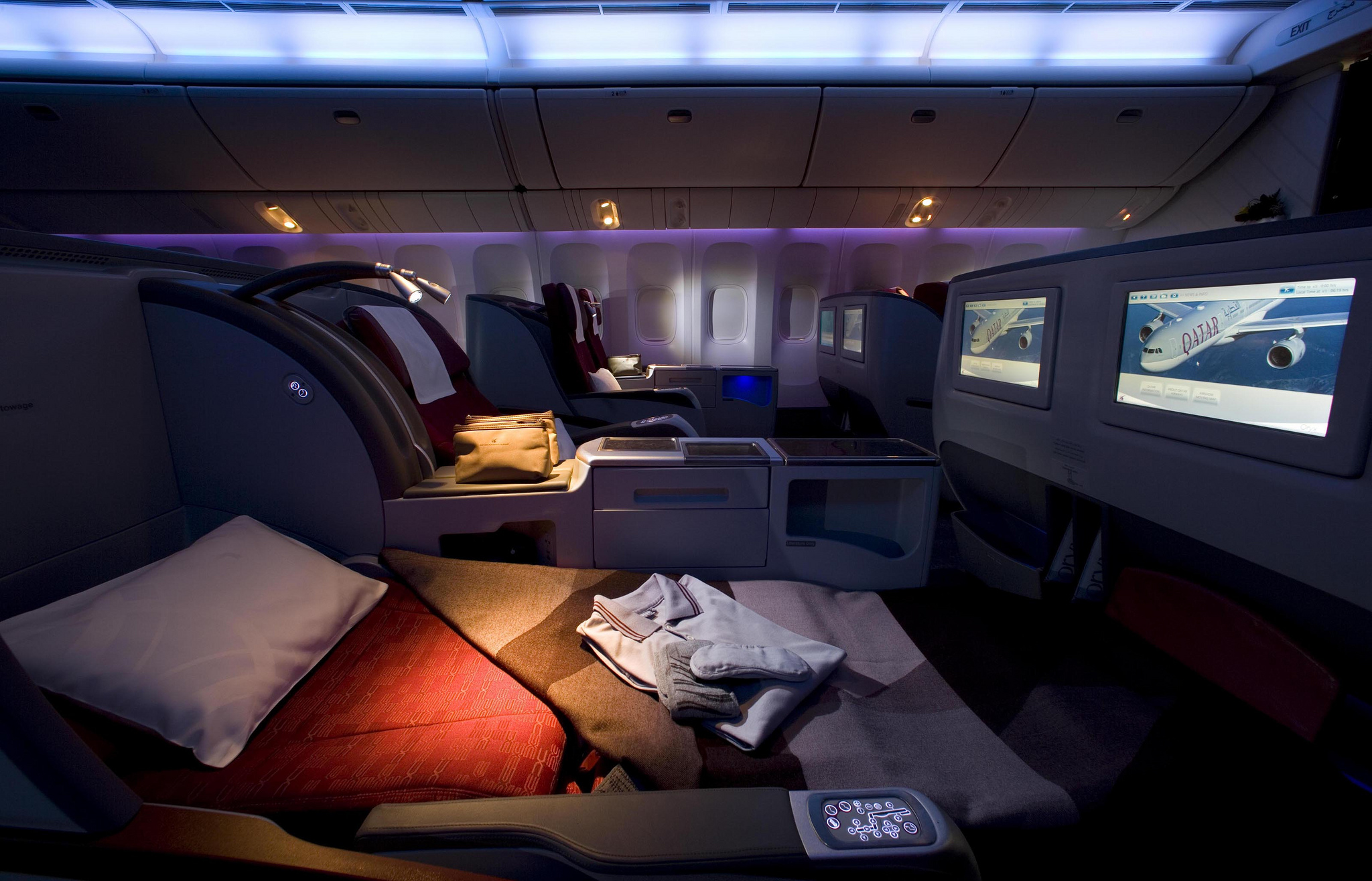 Qatar B777 review