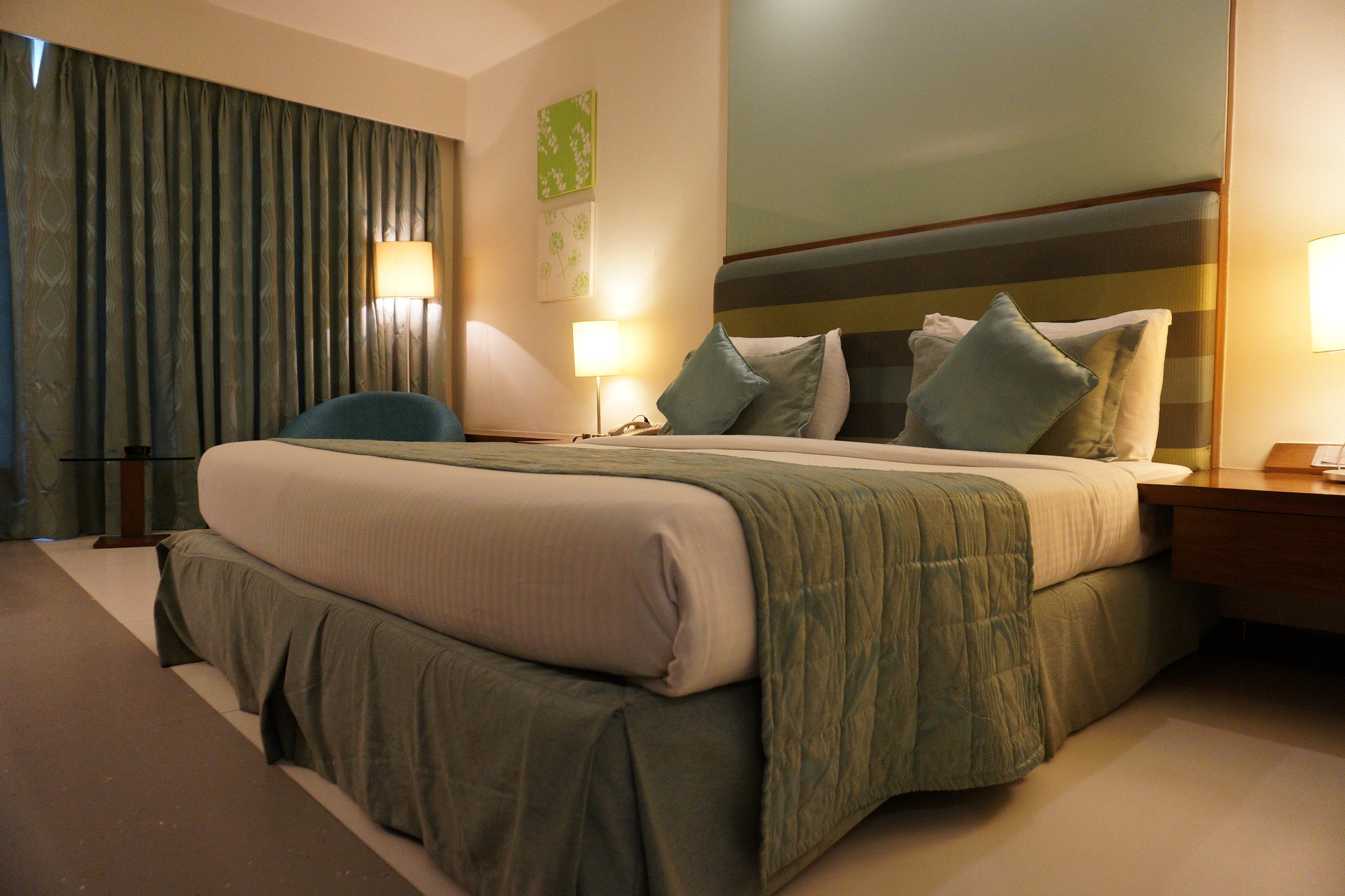 How To Get A Hotel Room For Few Hours Or Day Turning Left Less