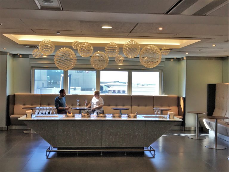 Which is the best oneworld lounge at Heathrow Terminal 3 & what lounges can I use worldwide