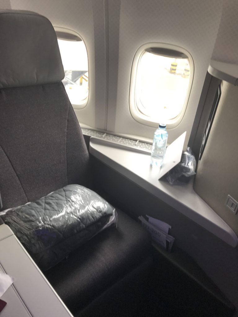 AA B777-200 businesss class review