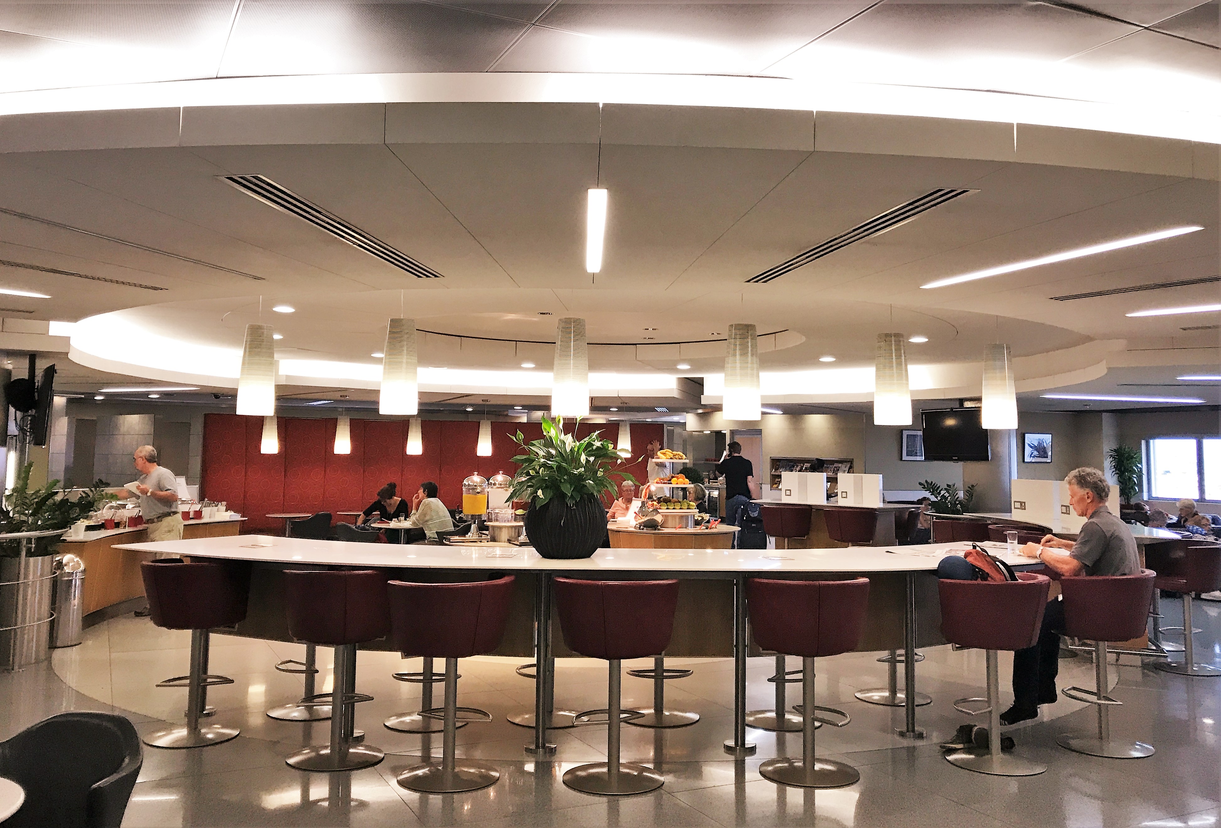 American Airlines First & Business lounges London Heathrow Terminal 3  review - Turning left for less