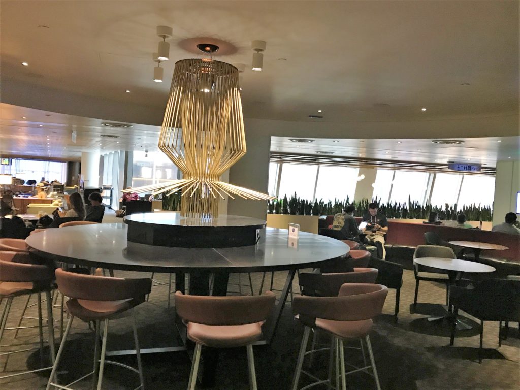 oneworld business class lounge Los Angeles review