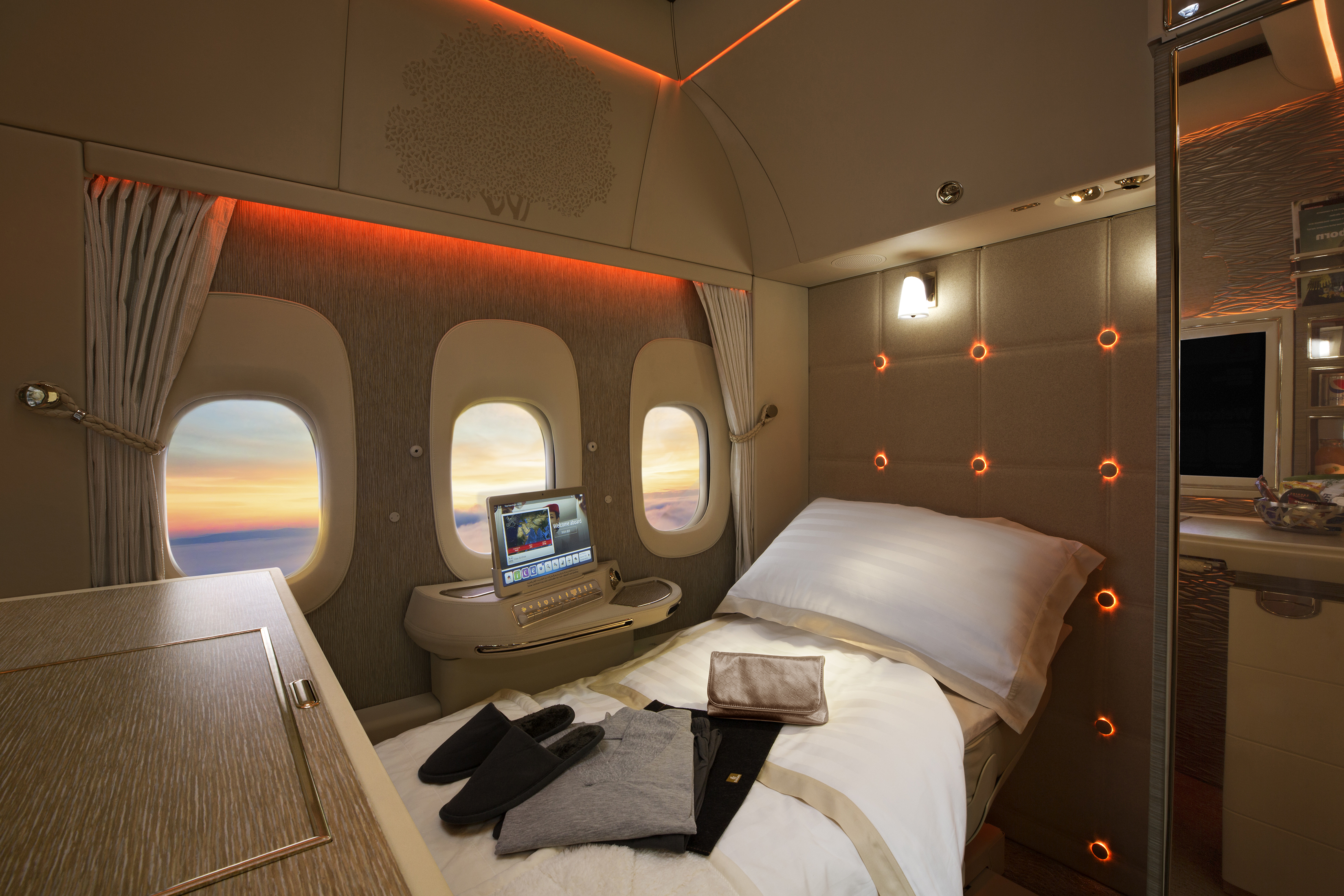 Emirates new B777 first suite