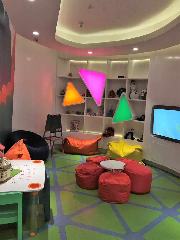 Etihad first class lounge Abu Dhabi review