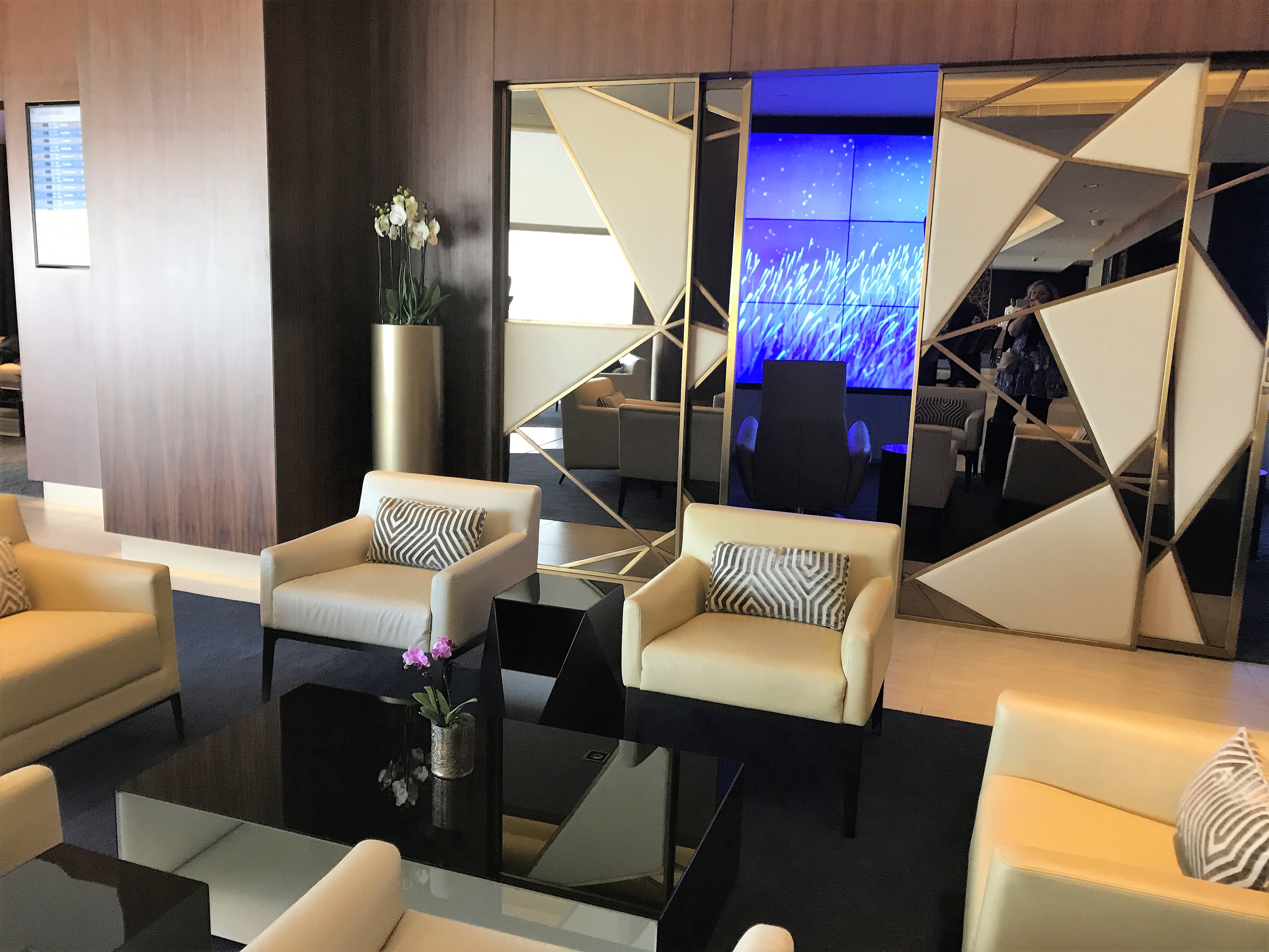 Etihad First class lounge Abu Dhabi review