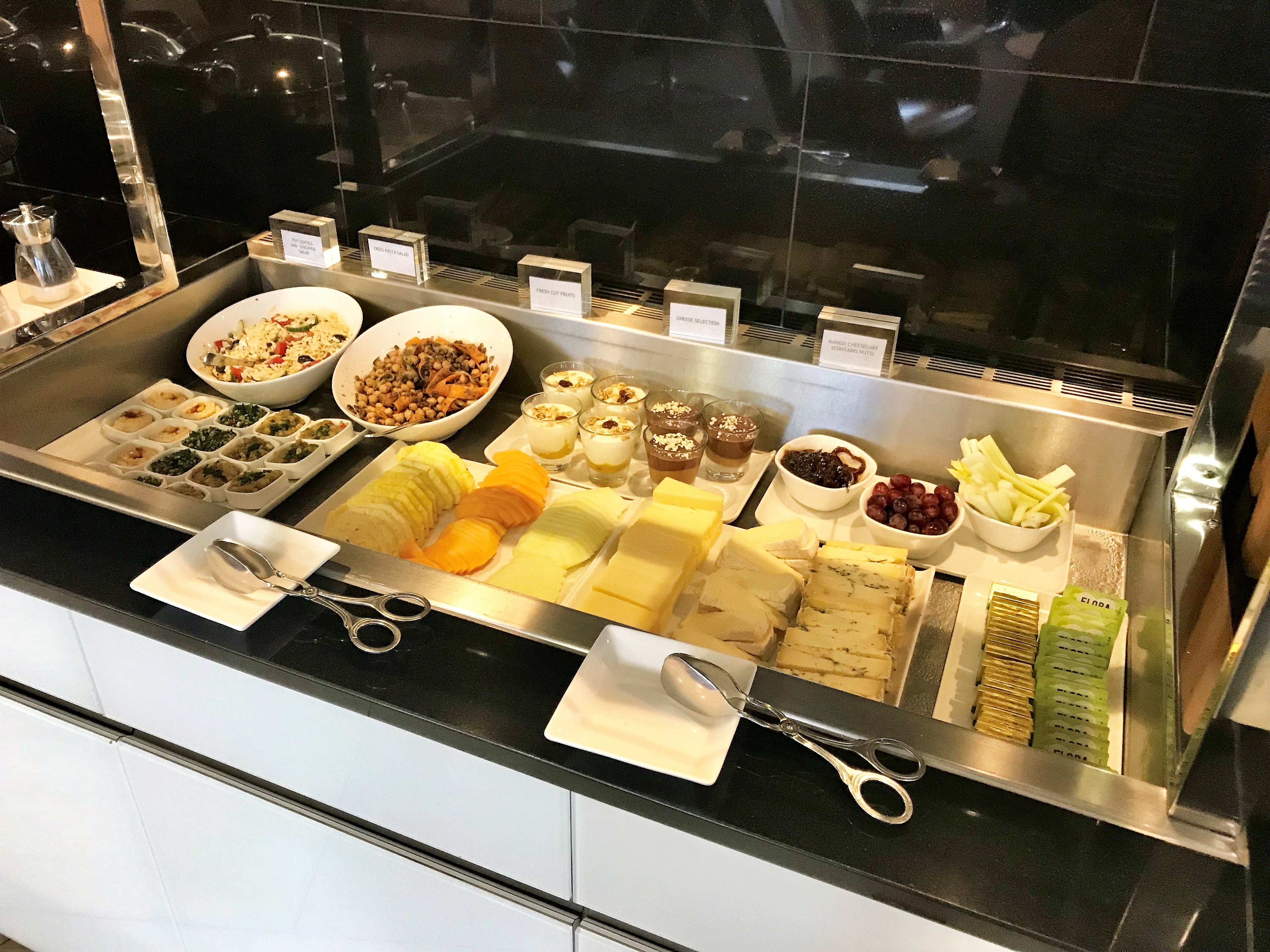 Etihad First and Business class Lounge London Heathrow Terminal 4 review