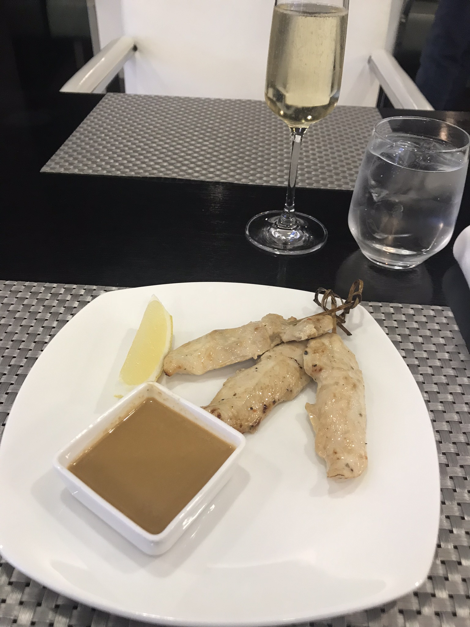 Etihad First and Business class Lounge London Heathrow Terminal 4 review