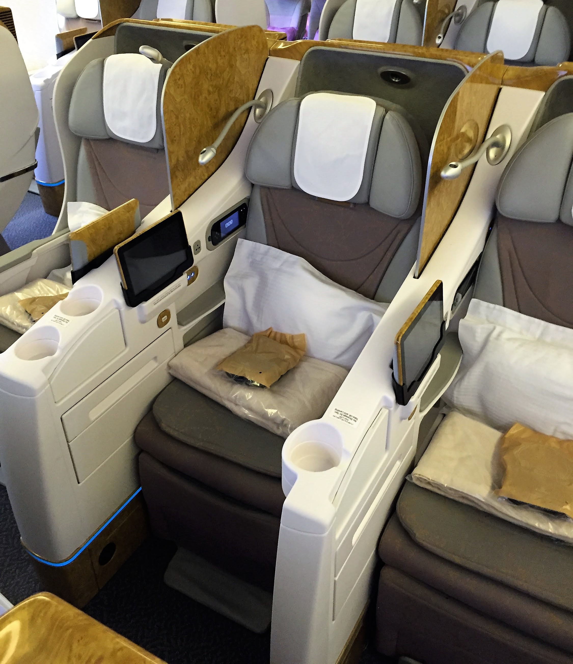 Emirates B777 angled lie flat seat 2-3-2 across