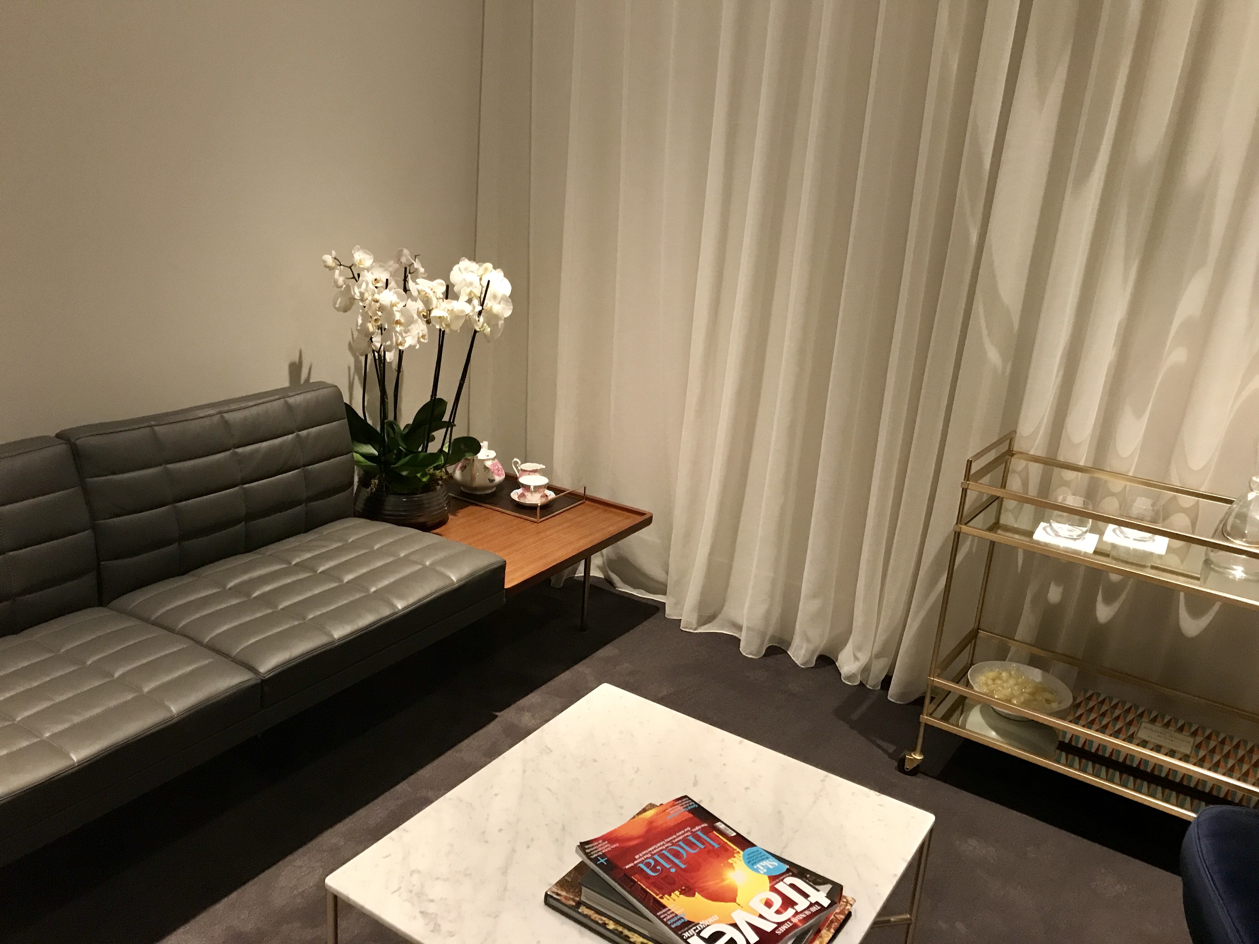 Qantas business & first class new heathrow lounge review T3