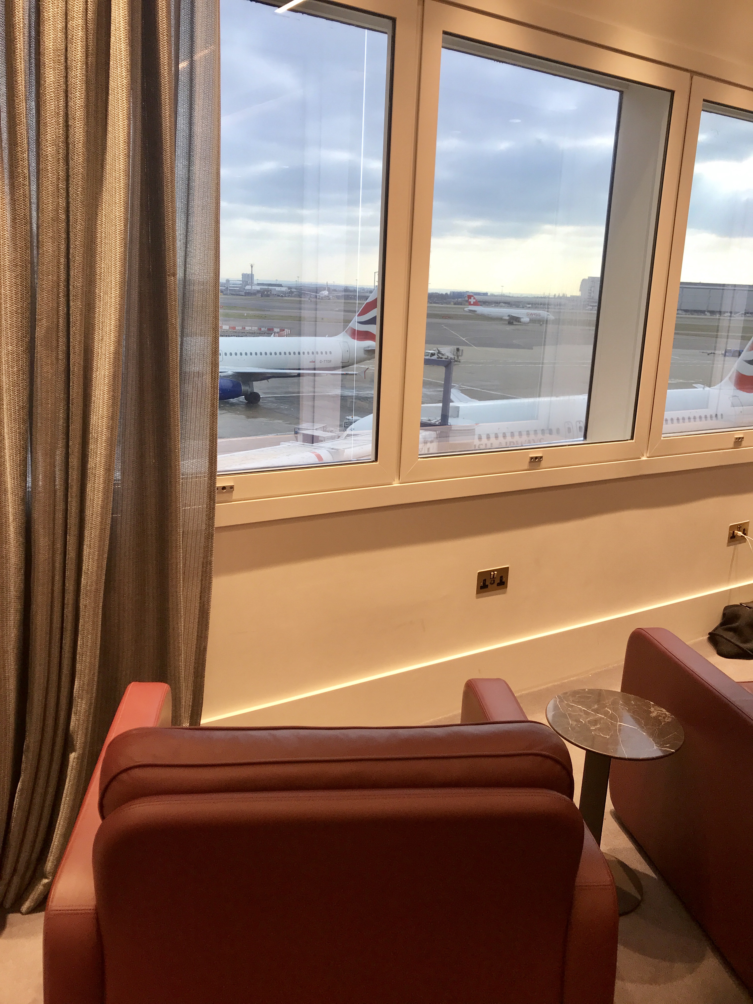 Qantas business & first class new heathrow lounge review T3