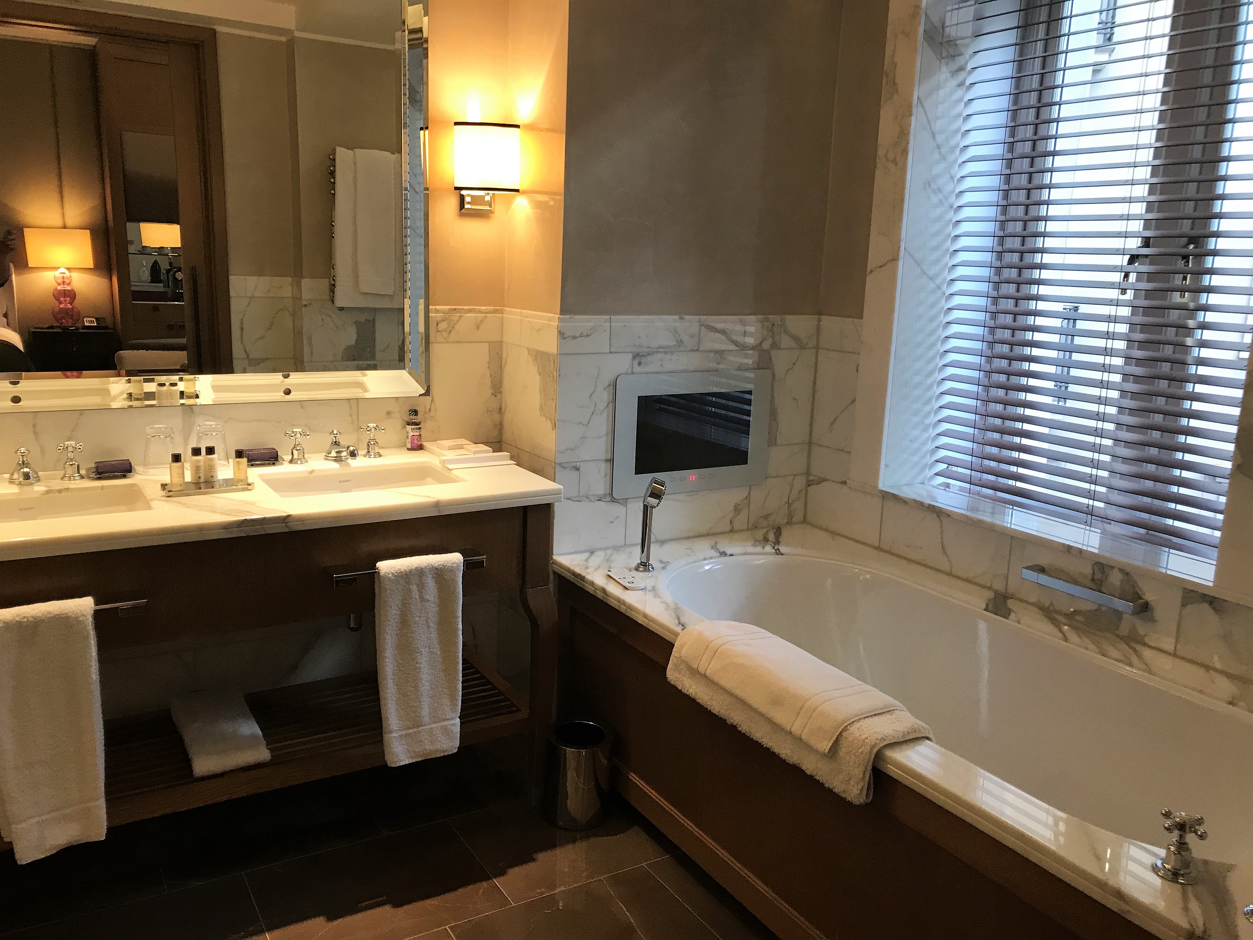 Corinthia Hotel London review deluxe king bath