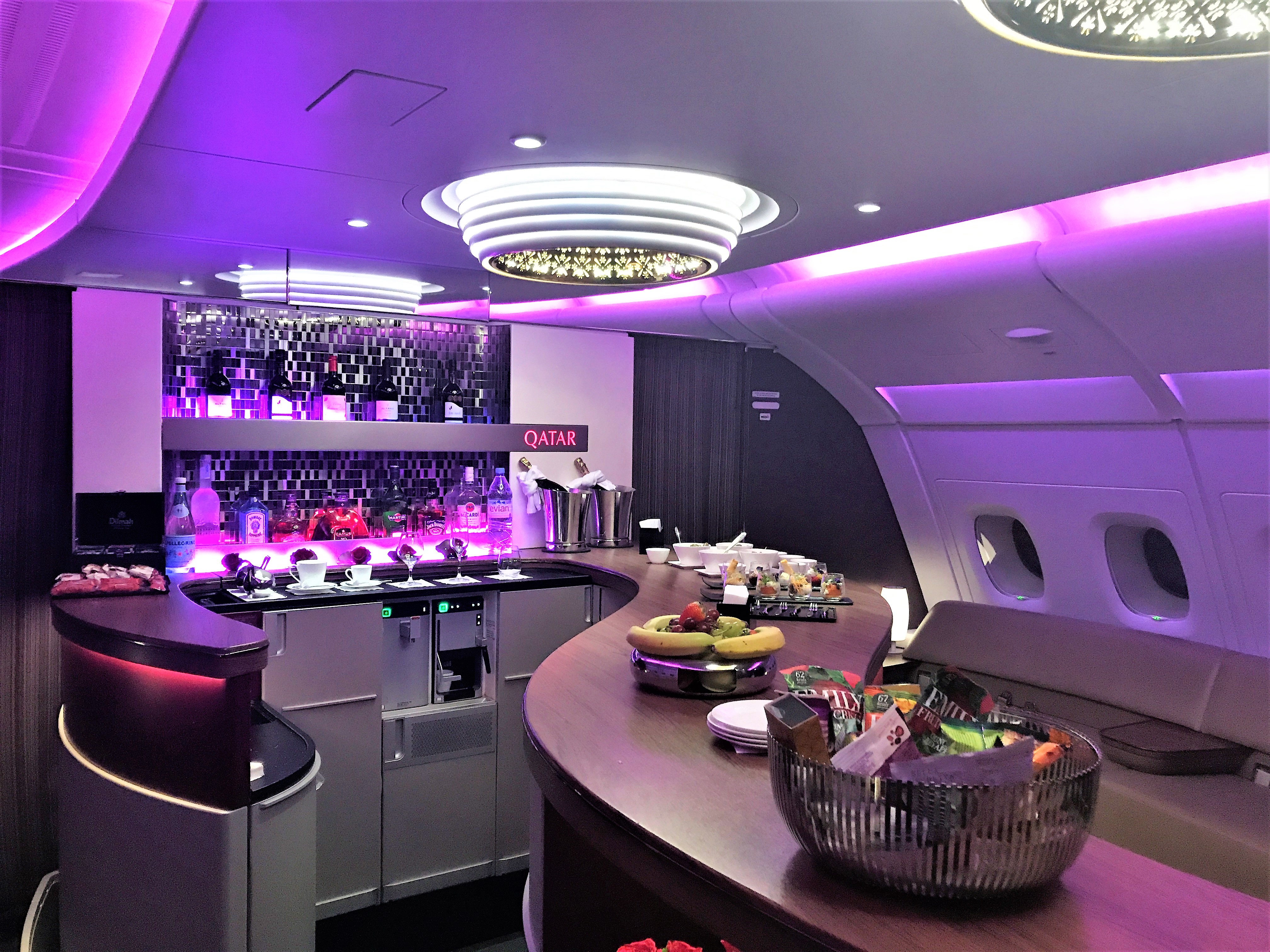 Qatar A380 business class & bar review in 360° - London to Doha