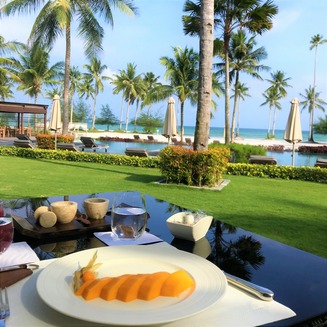 The Sanchaya review breakfast on the terrace
