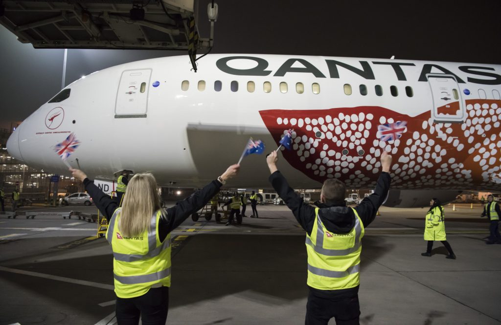 Qantas perth london aircraft arrives