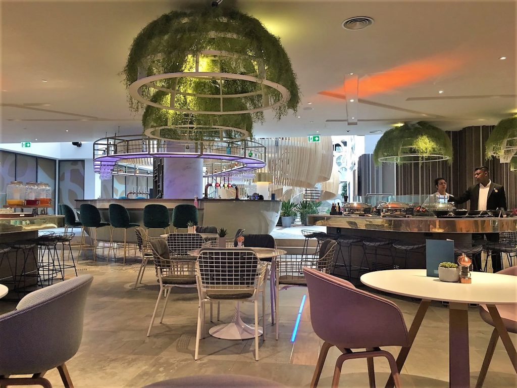 Novotel Heathrow Terminal 1,2,3 review dining area