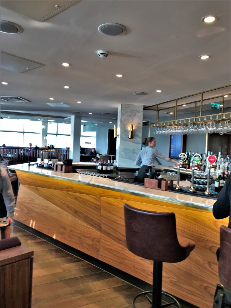 No 1 lounge Gatwick South review