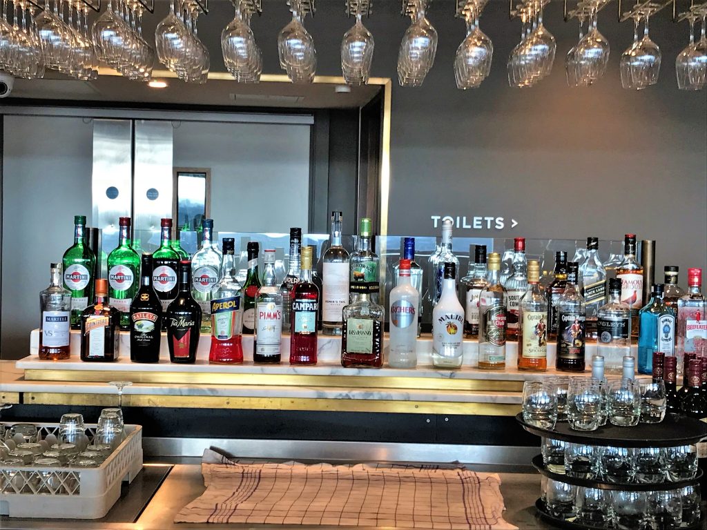 No 1 lounge Gatwick South review spirits selection