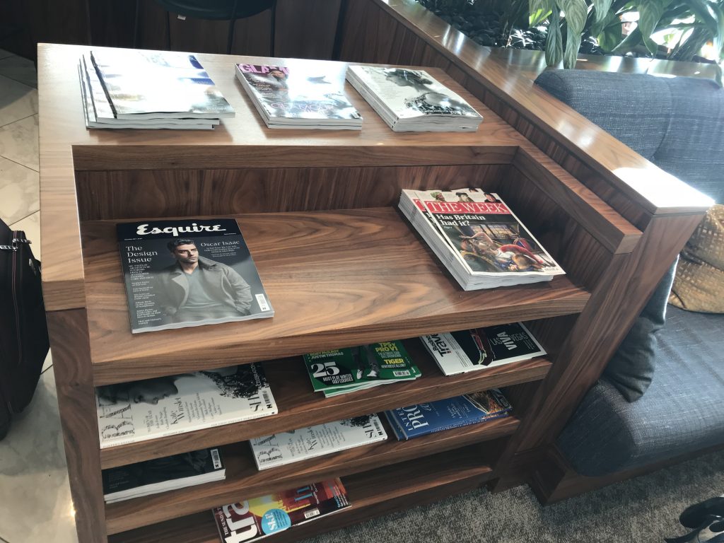 No 1 lounge Gatwick South review Magazine selection