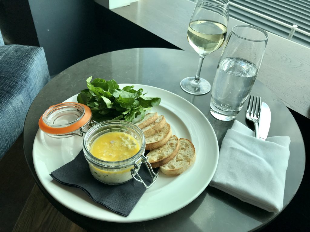 Clubrooms lounge Gatwick south review