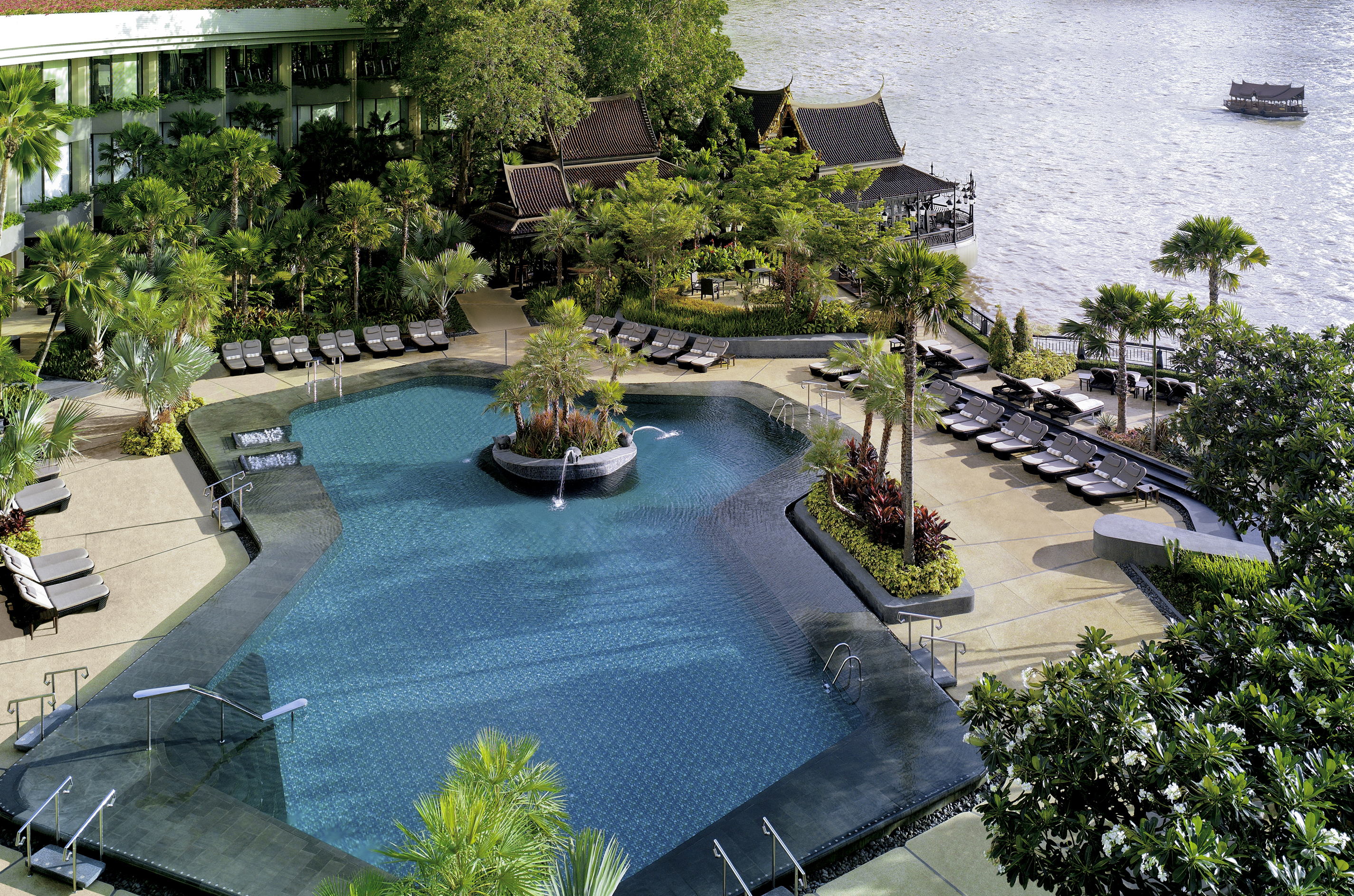 Shangri-La Hotel Bangkok review pool