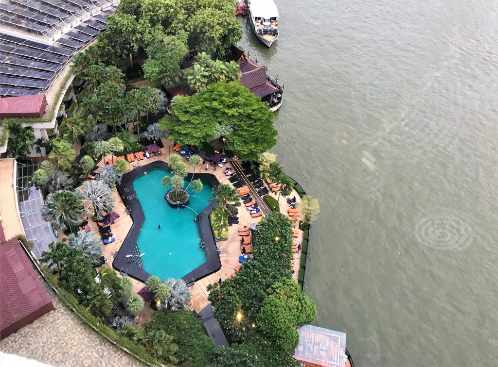 Shangri-La Hotel Bangkok review pool