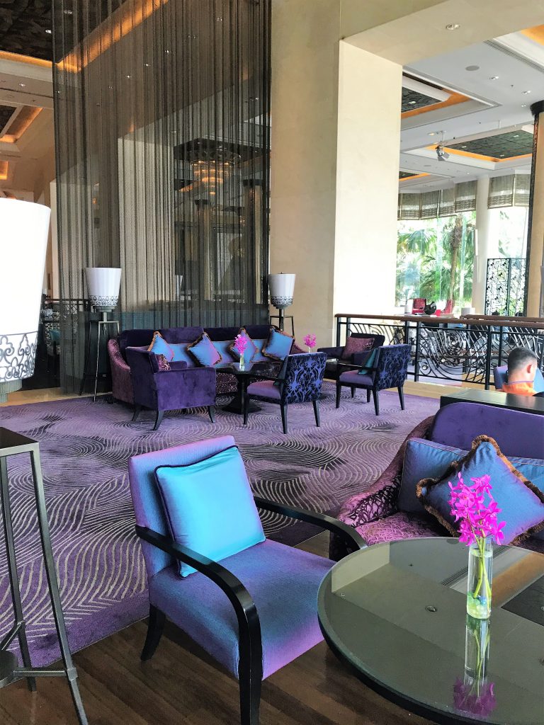 Shangri-La Hotel Bangkok review bar