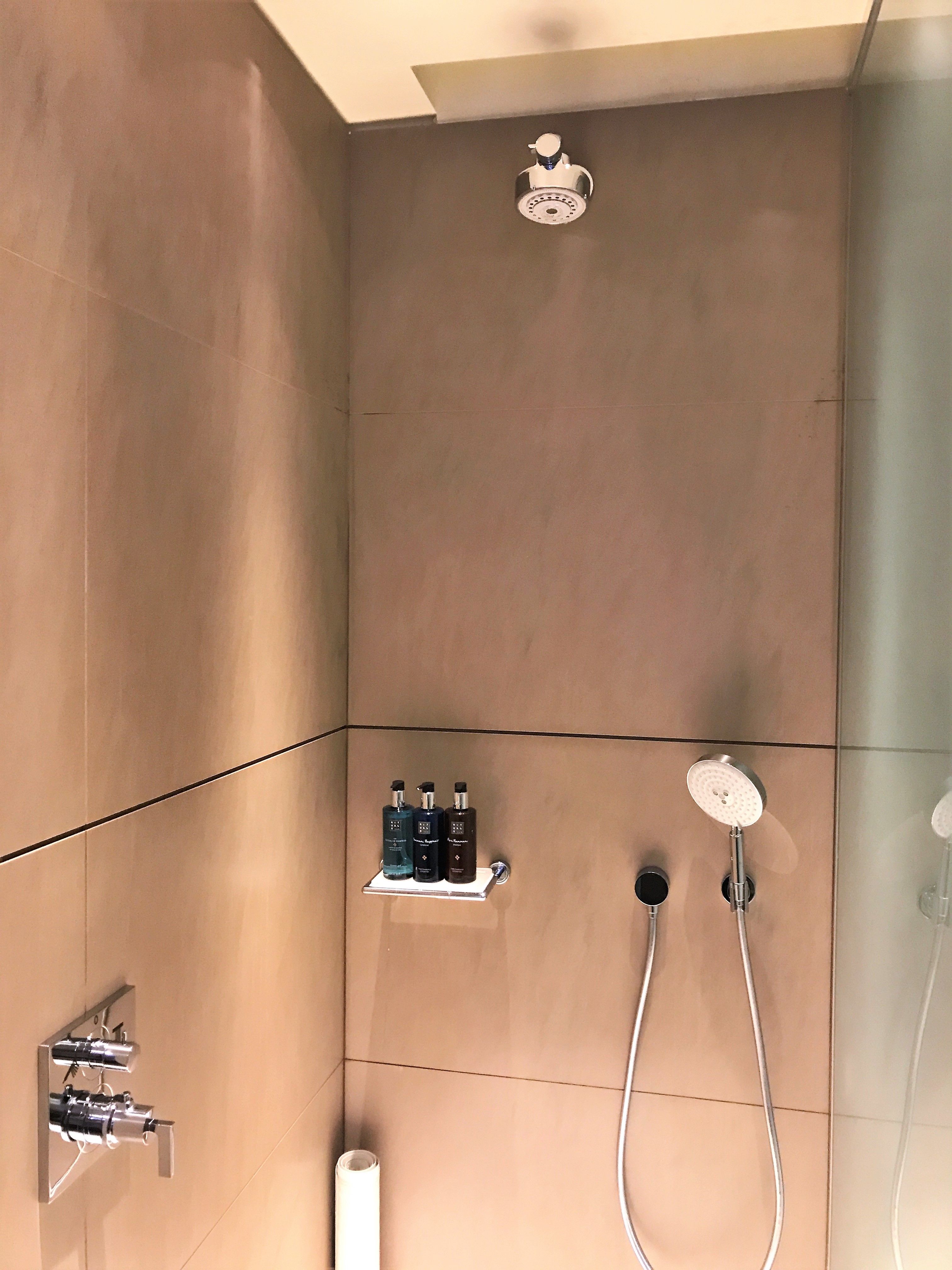 UPDATED Qatar Airways Business Class Al Mourjan lounge Doha review