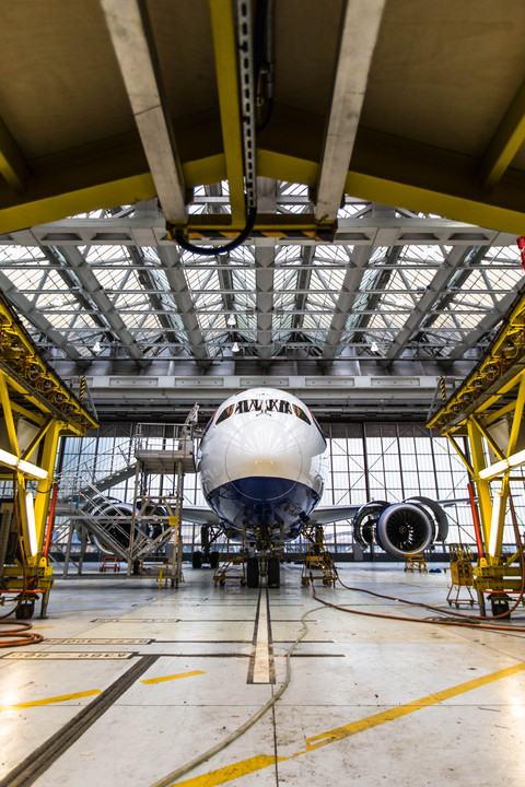 British Airways B787 in the hangar engine problems cancellations