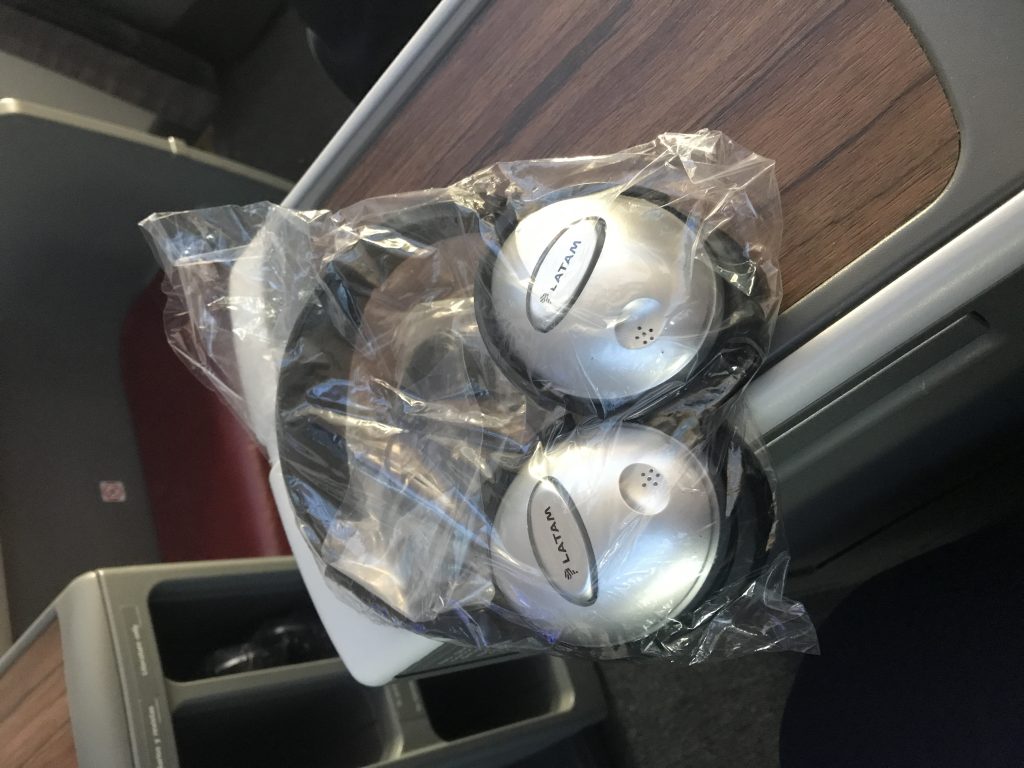 LATAM B787 business class review - Frankfurt to Madrid headphones