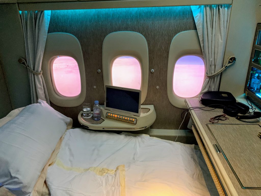 Emirates First class suite B777-300ER Flat Bed Seat 