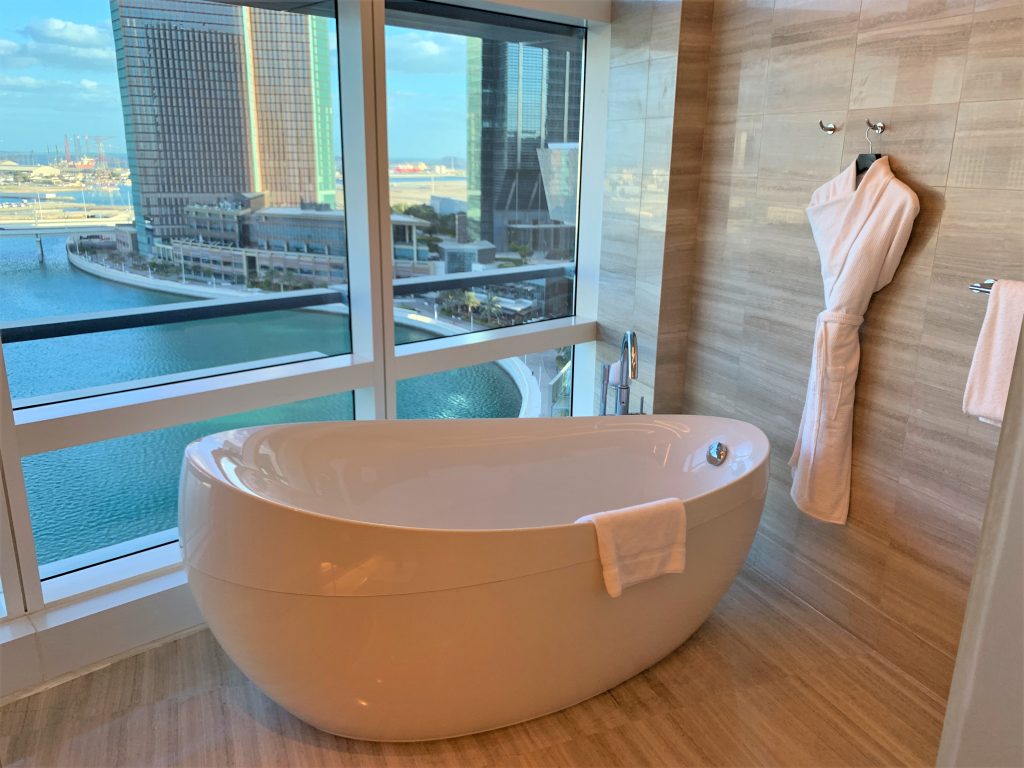 Rosewood Abu Dhabi bath