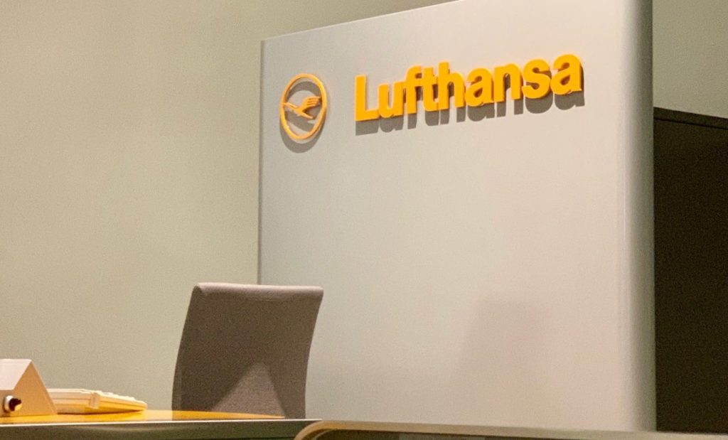 Lufthansa long haul business class lounge 