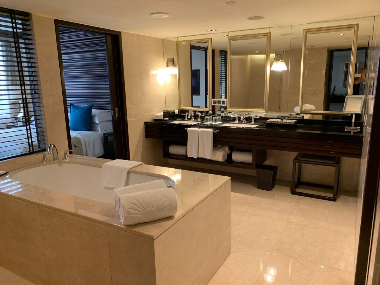 Mandarin Oriental hotel Jakarta Bathroom