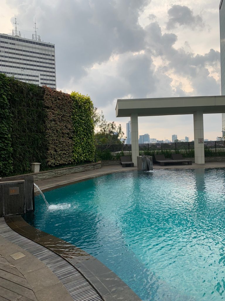 Mandarin Oriental hotel Jakarta swimming pool 