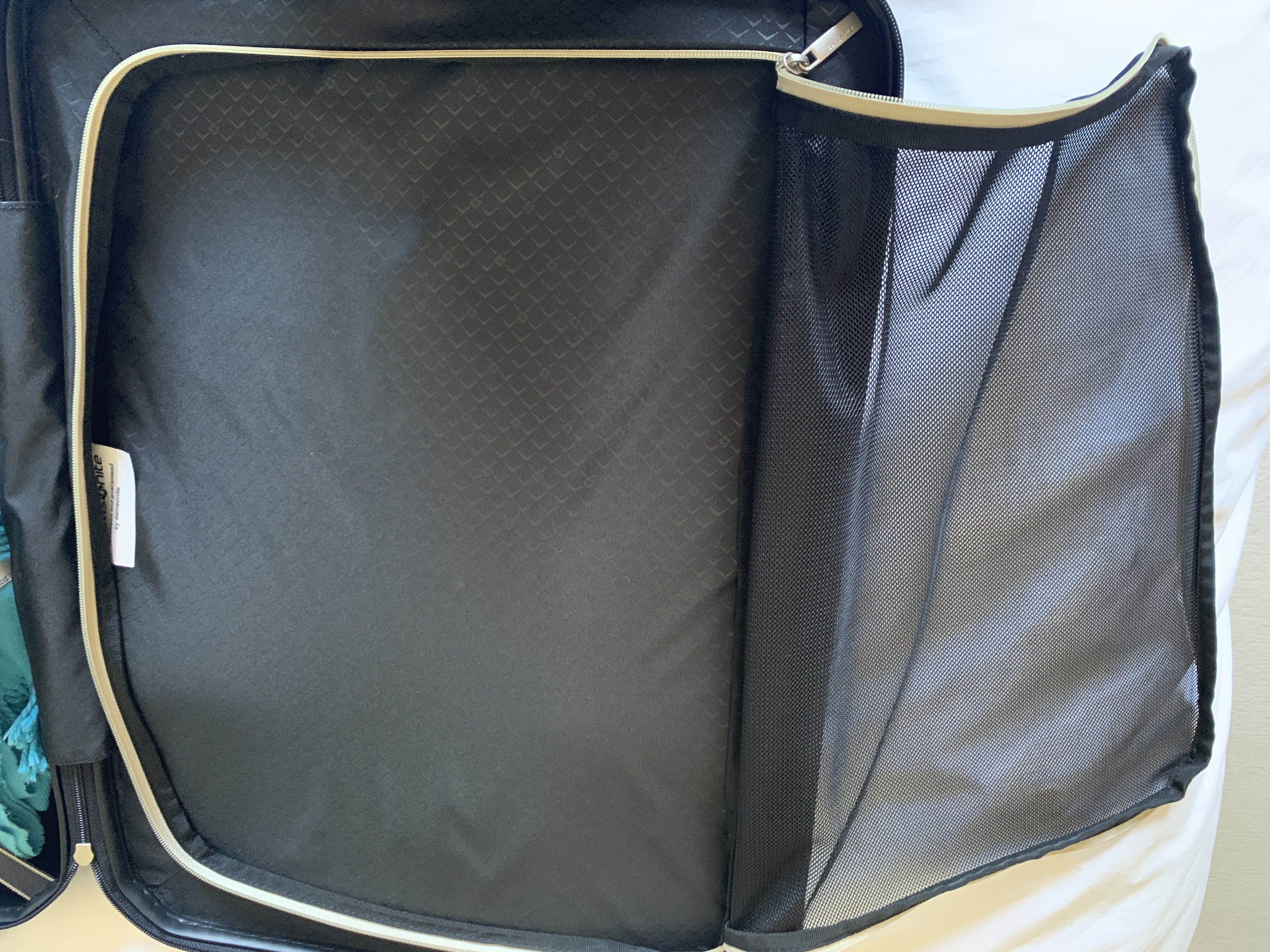 Save 70% on Away Luggage Lookalikes & Samsonite Spinners Post