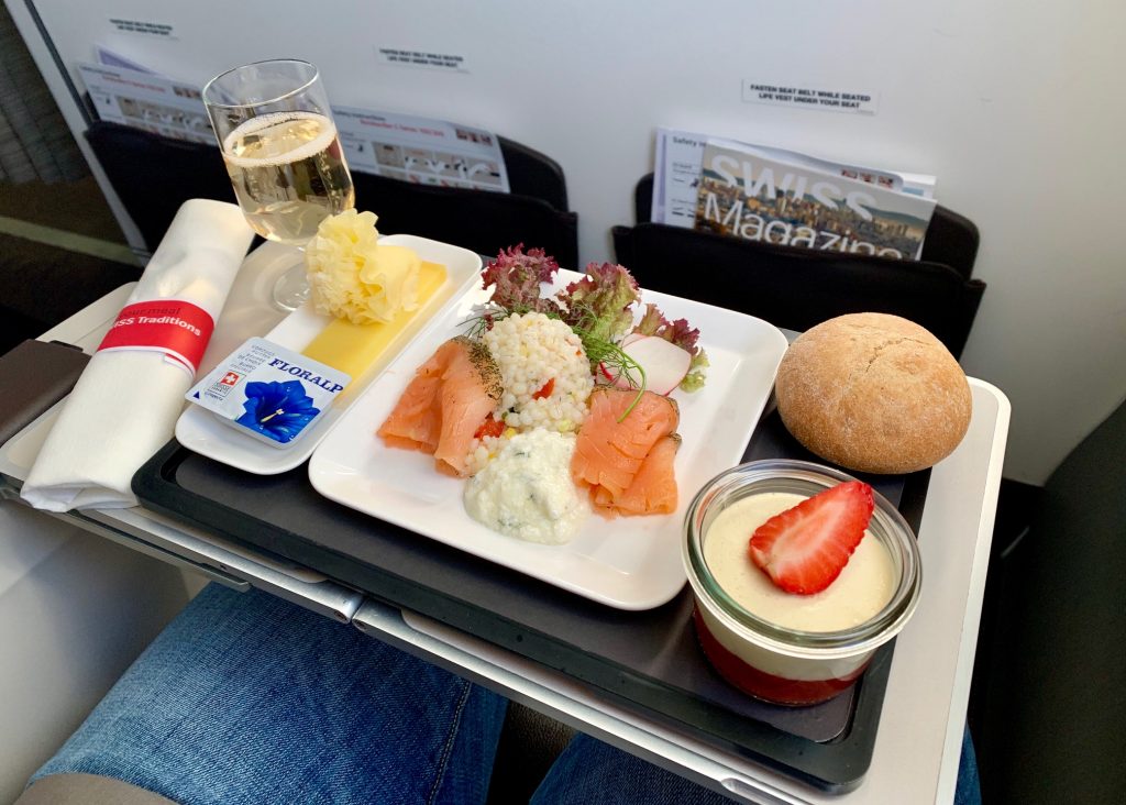 Swiss a220 bombardier C business class food 