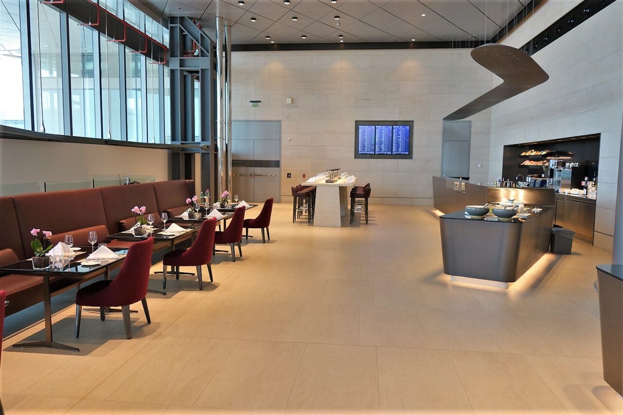 Casual Dining area at Qatar Airways First Class lounge 