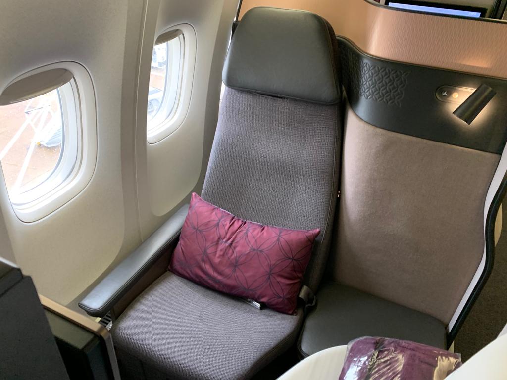 Qatar Airways B777-300er Business Class review 