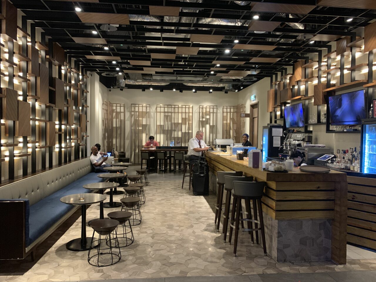 Hilton Garden Inn Hotel T2 plaza premium