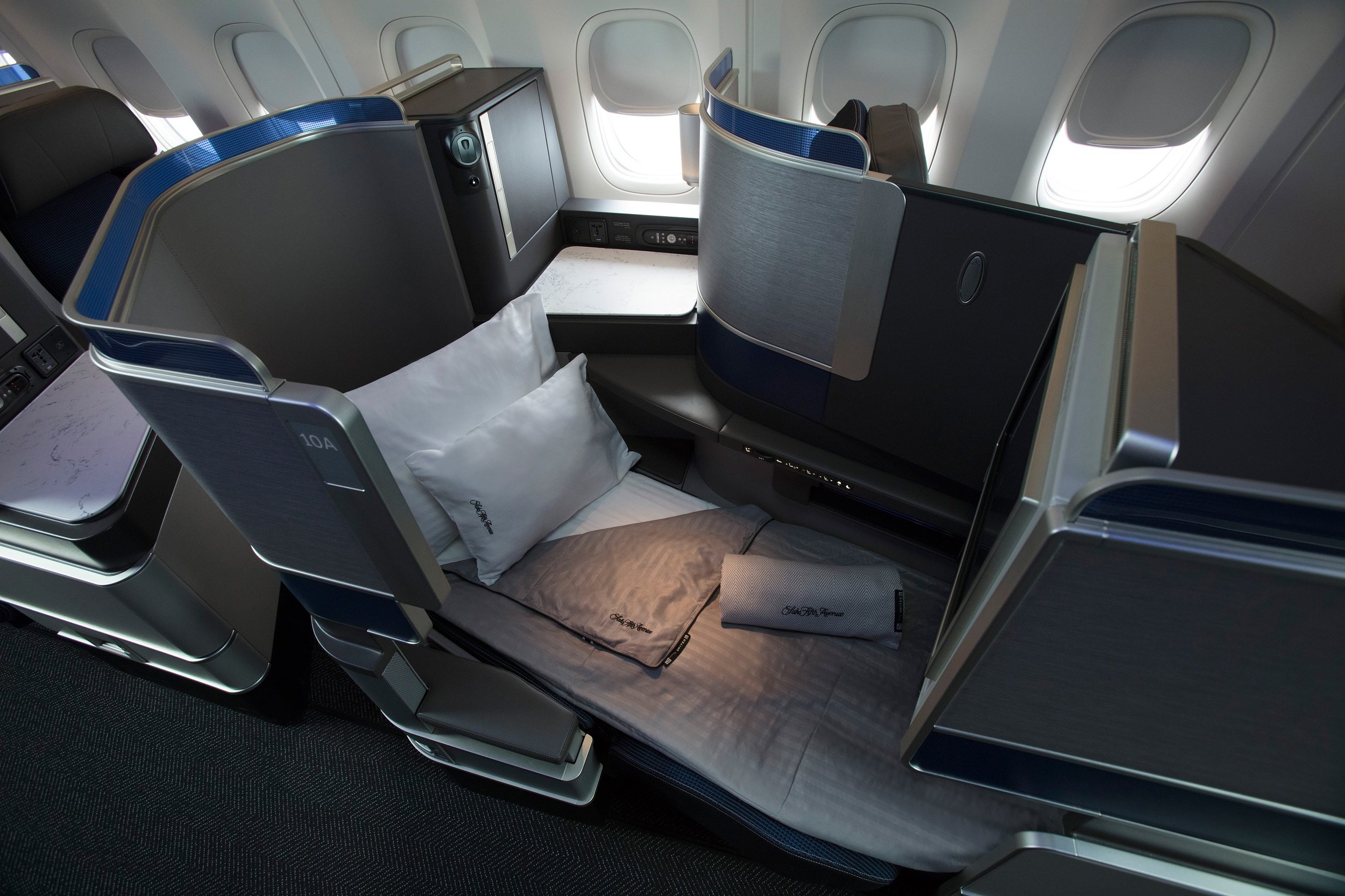 United Polaris business class seat