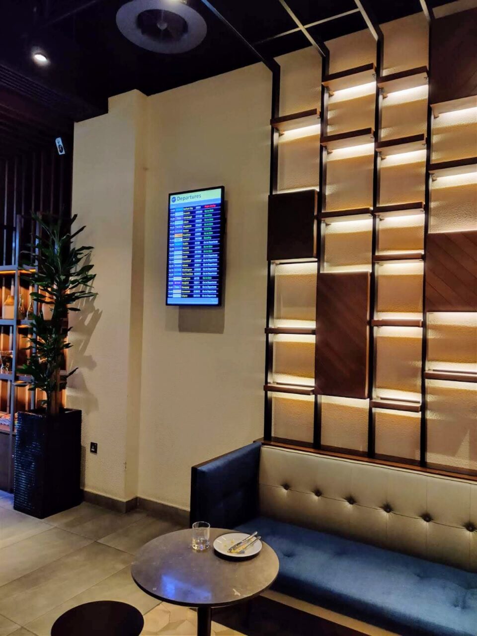Plaza Premium Heathrow T2 arrivals lounge review