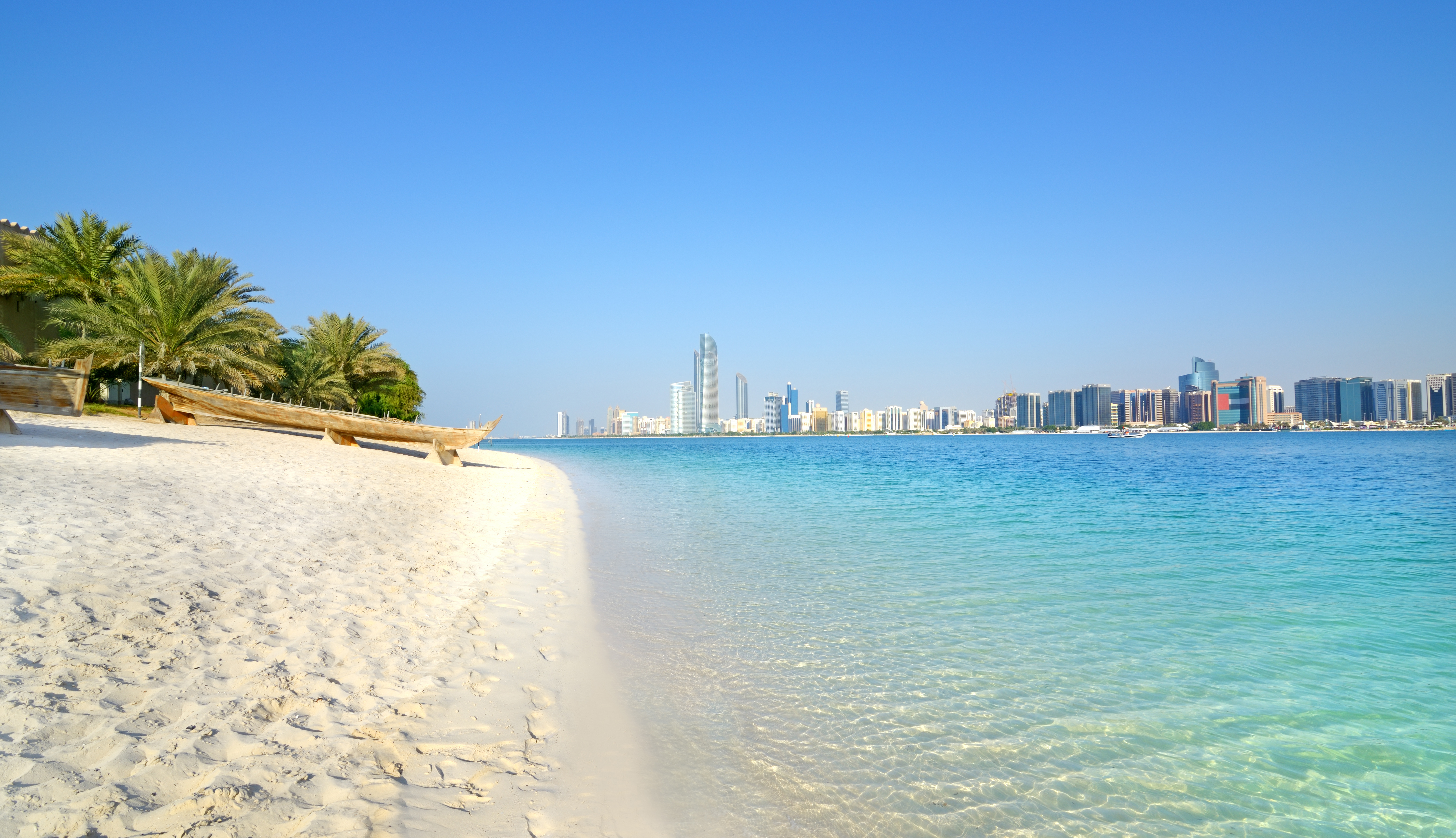 В каких эмиратах лучше отдыхать. Абу Даби Бич пляж. Пляж Аль Батин Абу Даби. Персидский залив Абу Даби. Пляж Шарджа Дубай.