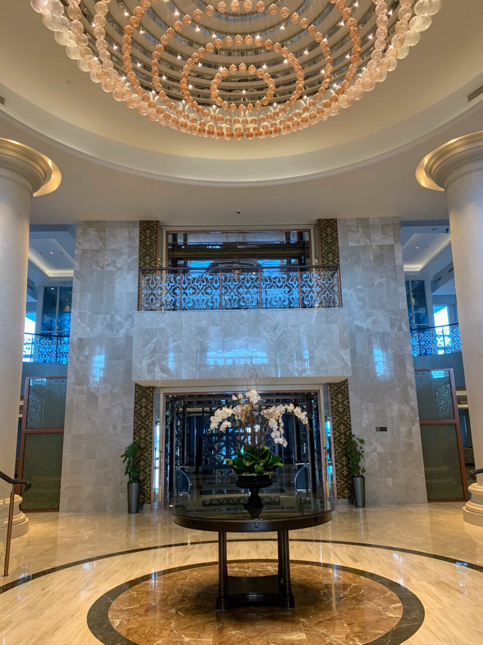 Waldorf the Palm lobby