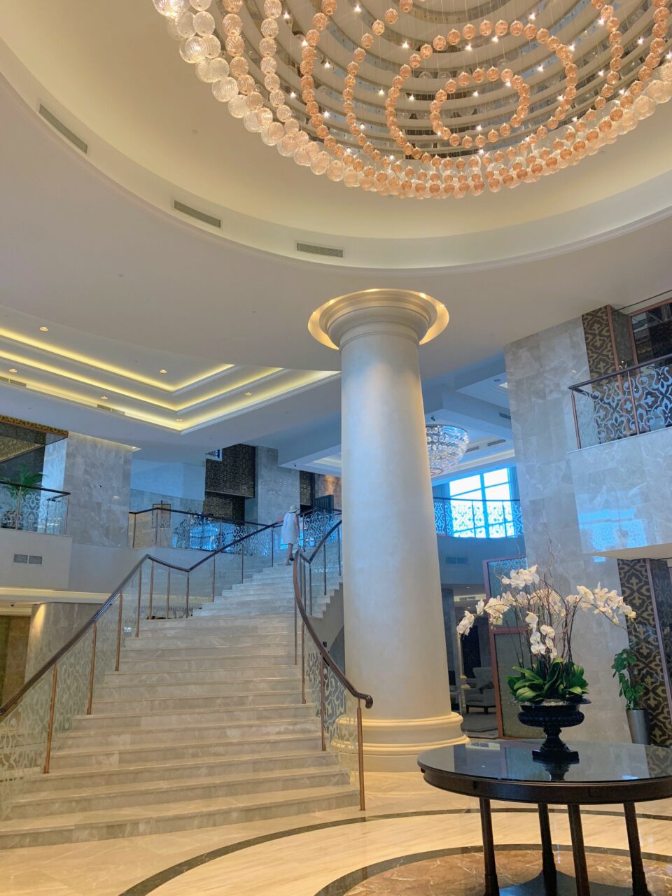 Waldorf the Palm lobby stairs