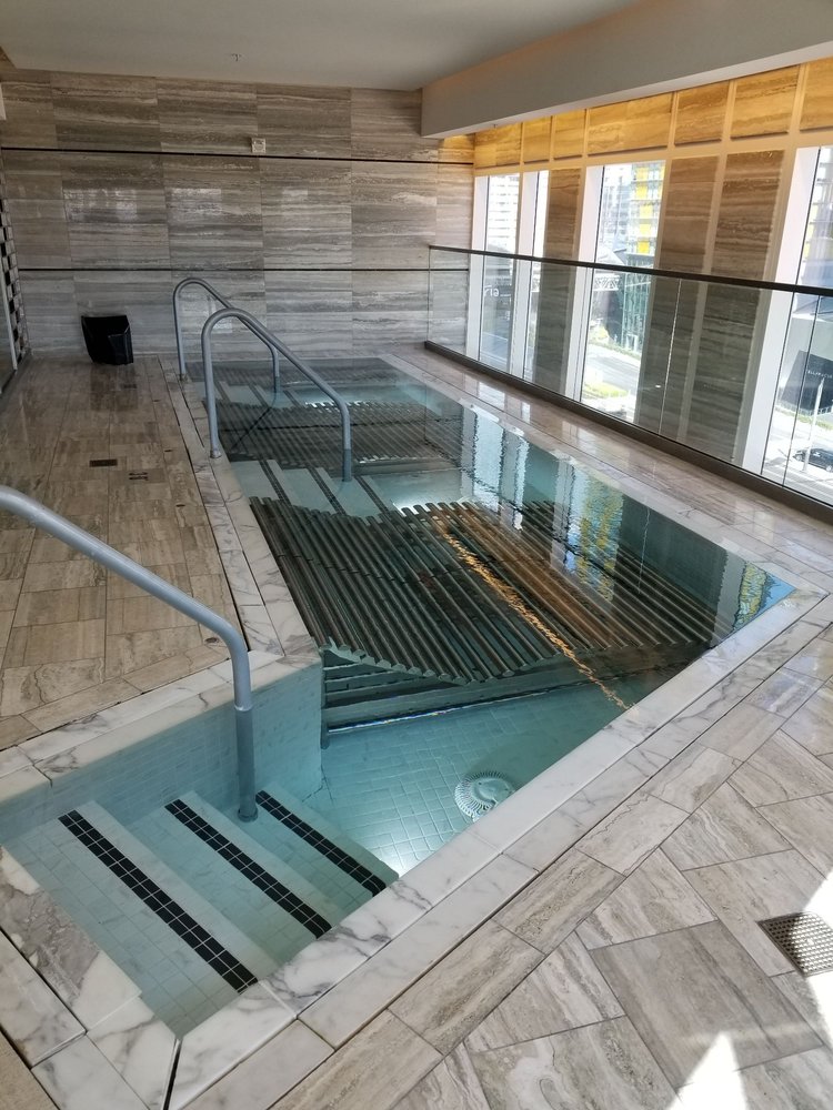 Hydrotherapy pool