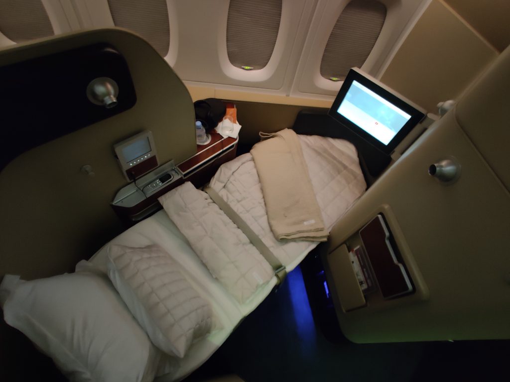 Qantas A380 First Class Flat Bed 