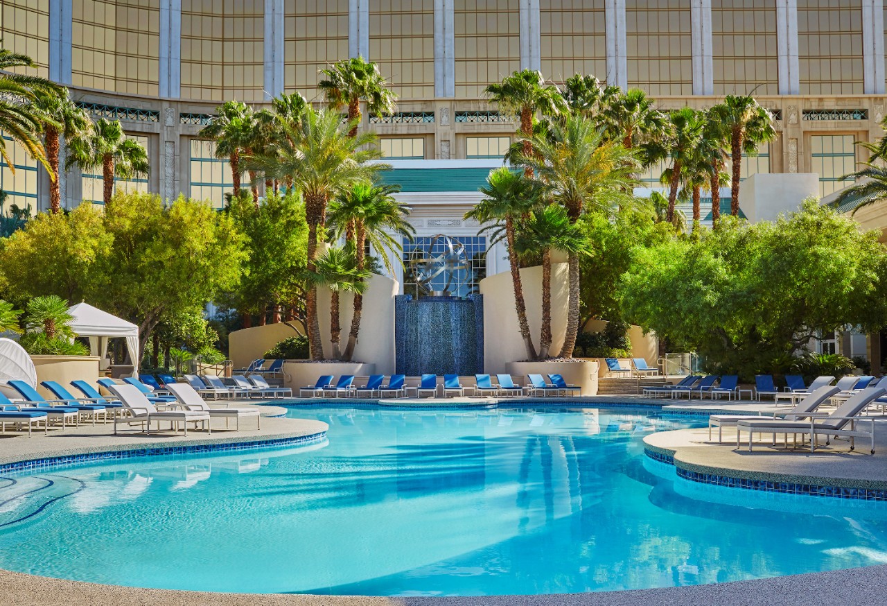 lazy river paris las vegas pool